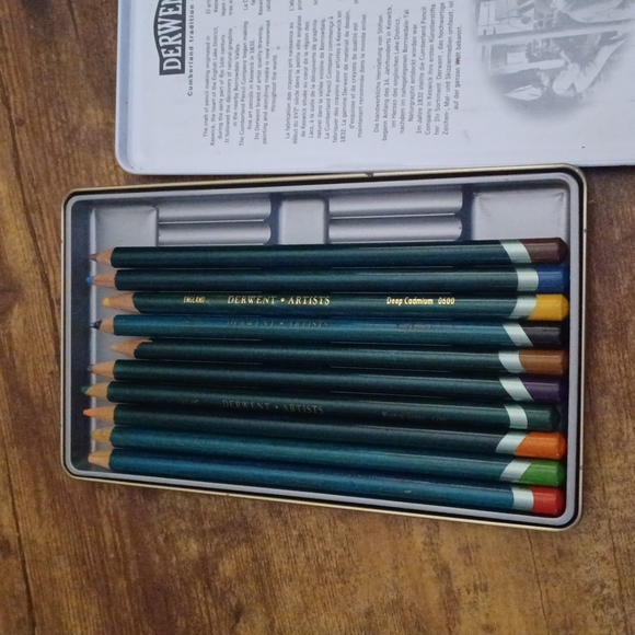 Derwent colored pencils - Picture 2 of 2